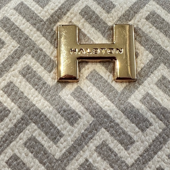 🔥H WALLET________________NWT H wallet by Halston.  Beige with H monogrammed. - Picture 3 of 7